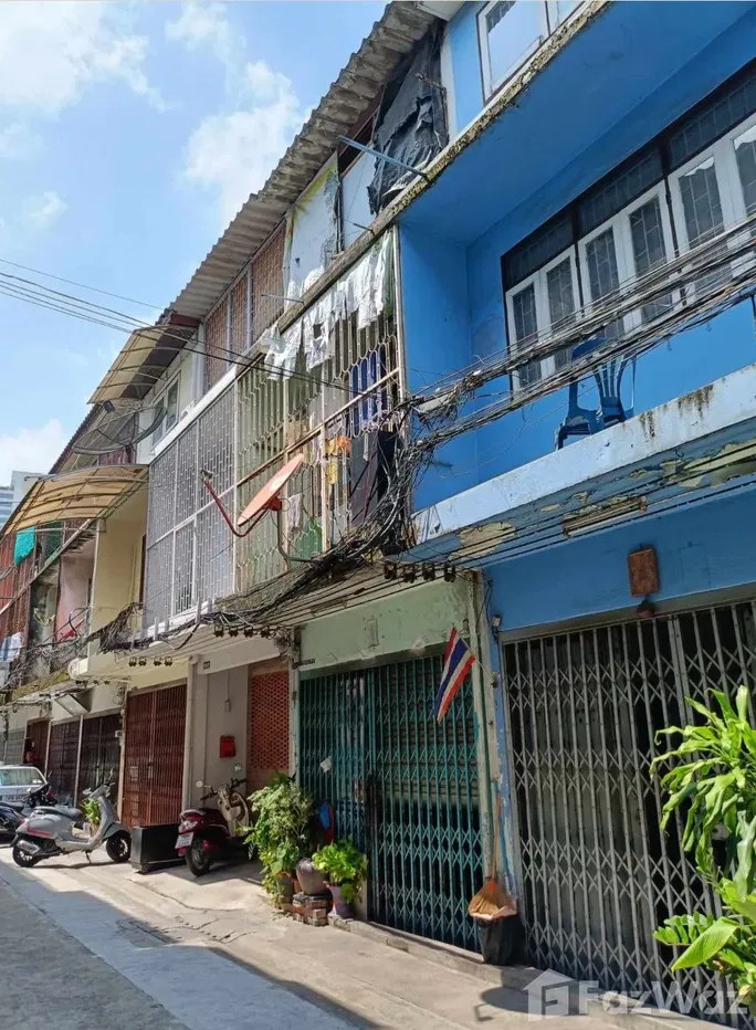 picture 3 Bedroom Townhouse for rent in Thung Mahamek, Bangkok 5864243 - 1/5