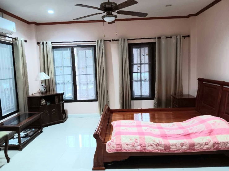 รูป บ้านเดี่ยว พร้อมอยู่ มีบ้าน 2 หลัง
บนเนื้อที่เกือบ 150 ตร.วา ใกล้แหล่งชุมชน เดินทางสะดวก บ้านฉาง ระยอง
- รูปที่ 5/10