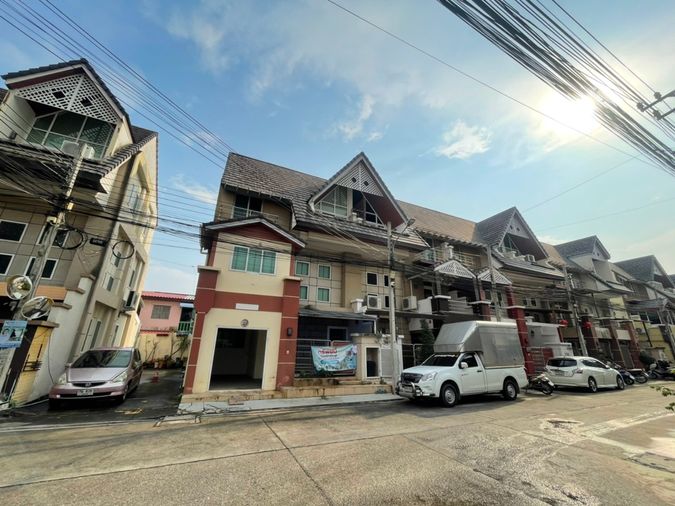 ขายทาวน์โฮม 3 ห้องนอน 190 ตร.ม. 24.6 ตร.ว. เมอริท เพลส ลาดพร้าว 87