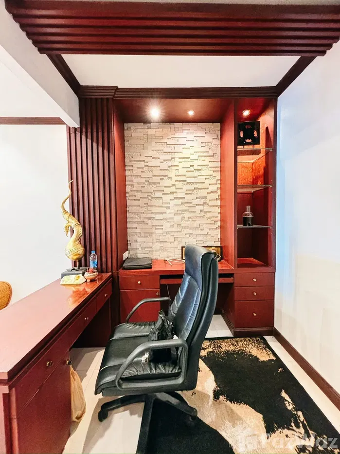 picture 5 Bedroom Townhouse for sale in Chorakhe Bua, Bangkok  5799479 - 3/10