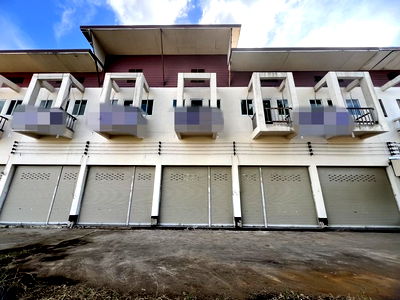 Shophouses for sale Lamphang : FOR SALE  COMMERCIAL BUILDING PROPERTY  970000 BAHT.