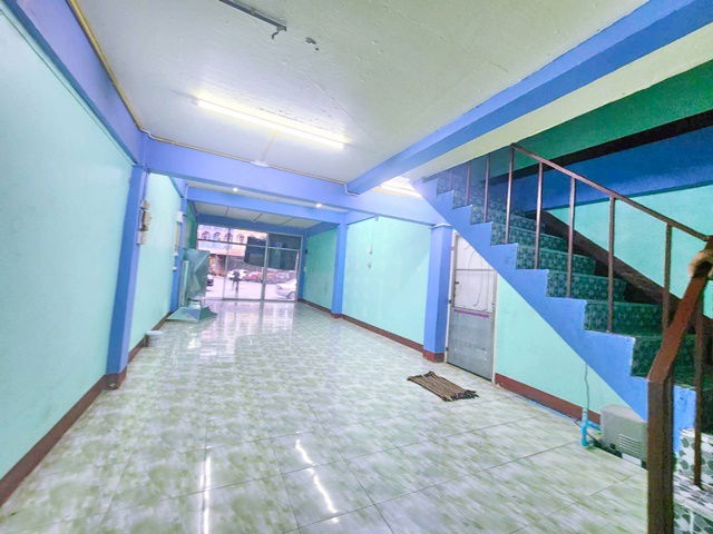 รูป รามอินทรา 1.3กม.ให้เช่าอาคารพาณิชย์ 4.5ชั้น-ทำAIRBNBได้ เซ็นทรัล ฟู๊ดแลนด์ บิ๊กซี MRTรามอินทรา กม.4 50ม. ดาดฟ้า 4นอน 4น้ำ รามอินทรา35-43 - รูปที่ 4/8