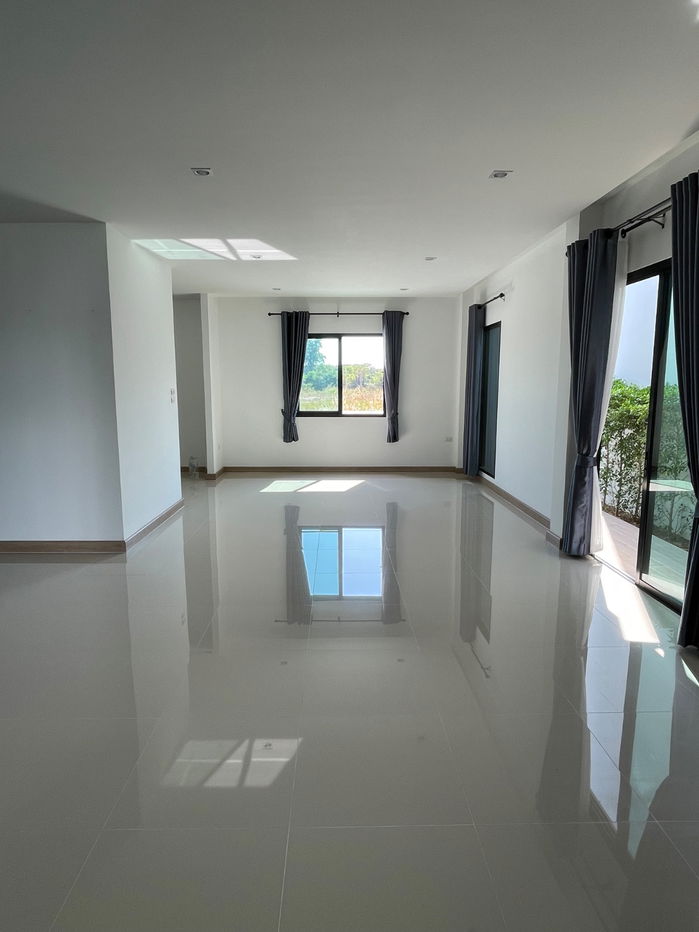 picture Detached House for Sale – Below Cost Price! 3bathrooms 3bedrooms - 2/8