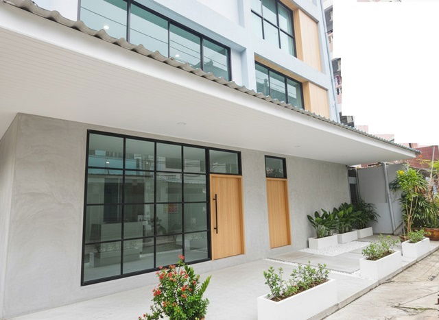 picture Parking for 5 cars RATCHADA MRT Huai Khwang 699m. Central Rama9 4.2km. 5-story office building - 2/8