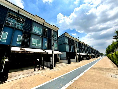 Home office for rent Suwannaphum International Airport : Townhome for rent at Sammakorn Avenue Suwannaphum (SPSAD3575)
