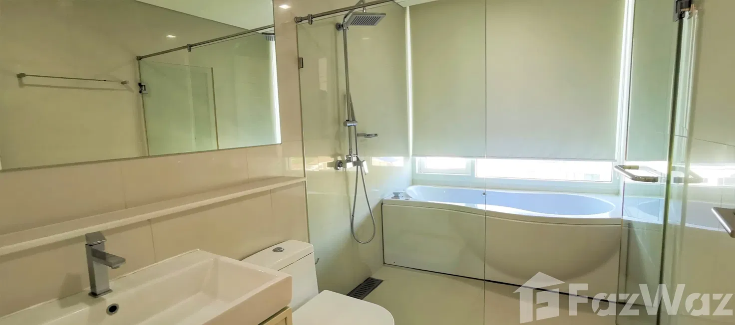 picture Luxurious Living in Bangkok's Affluent Khlong Tan Nuea 1124348 - 5/15