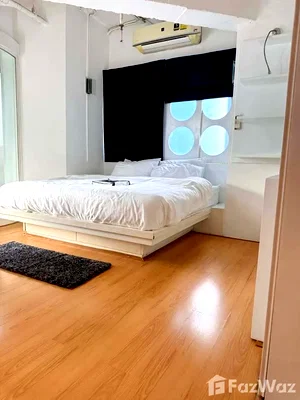 คอนโดให้เช่า : คอนโดให้เช่า 1 ห้องนอน ในโครงการ วิทยุ คอมเพล็กซ์ 5802697