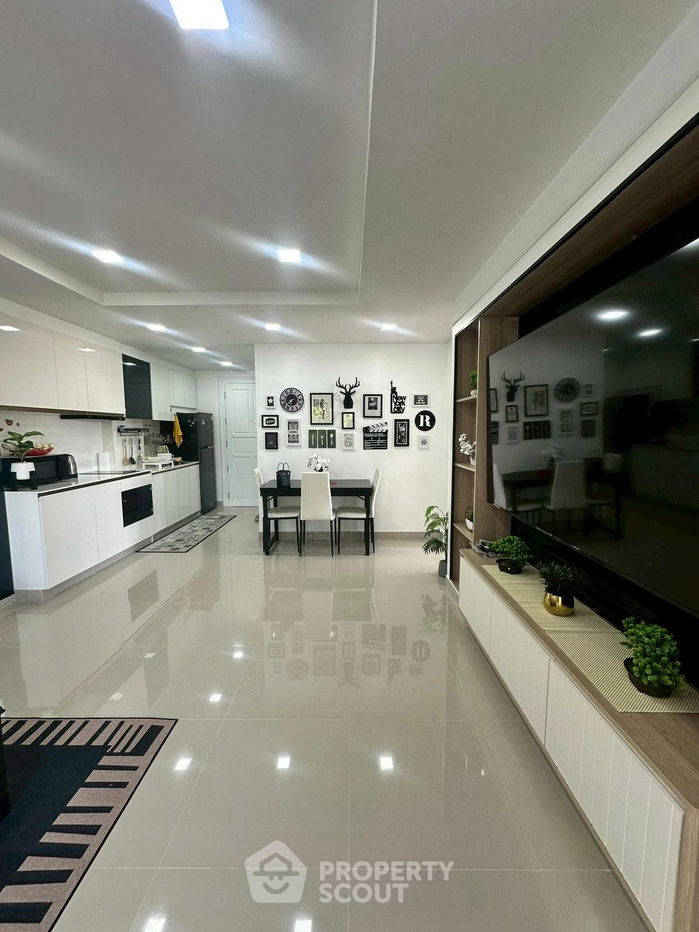 picture 3-BR Condo at Royal Hill Resort Condominium close to Pattaya South (ID 2419717) - 8/18