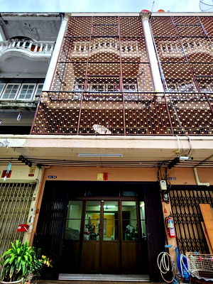Shophouses for sale Siam University : Sales Shopehouse / Office on Phetkasem 46, near Seacon Bang Khae and MRT Phetkasem 48.