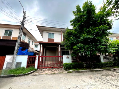 Twin houses for rent Samut Prakarn : semi-detached house, ready to move in, Atoll Maldives Beach Srinakarin - Nam Daeng, near Mega Bangna. international school Can raise small pets