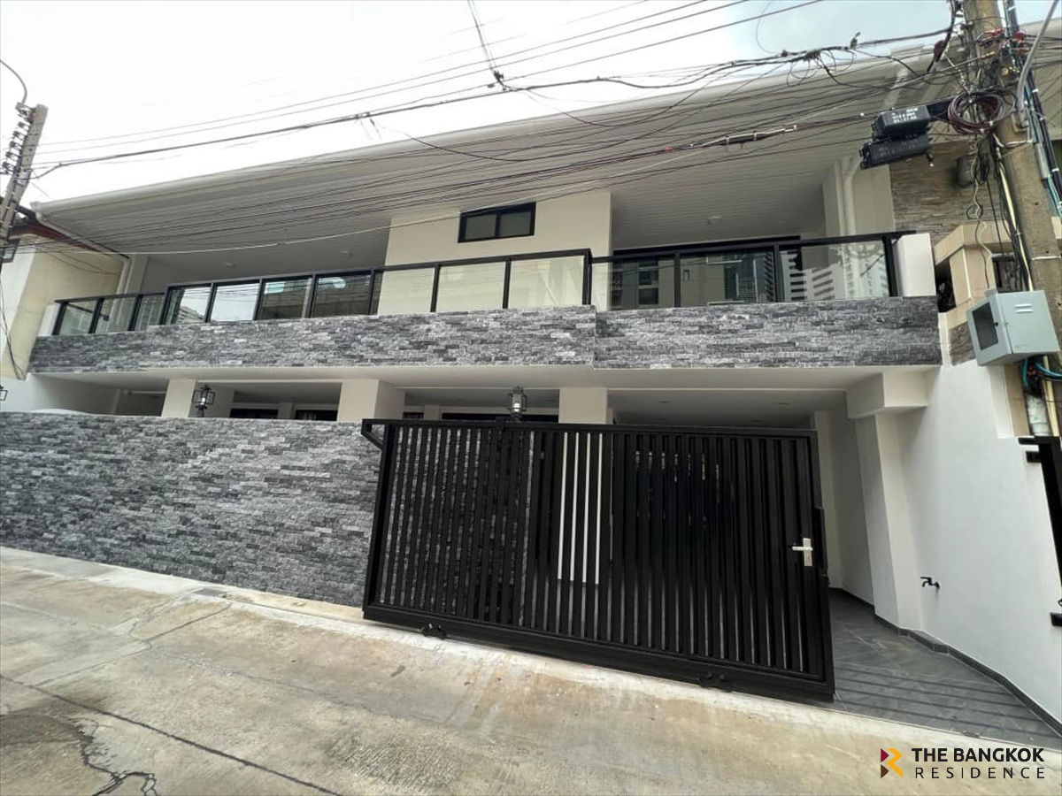 picture Townhouse in Sukhumvit 26 ðĄ In the heart of Sukhumvit, close to BTS Phrom Phong / EmQuartier / Emporium ðŦ - 11/11
