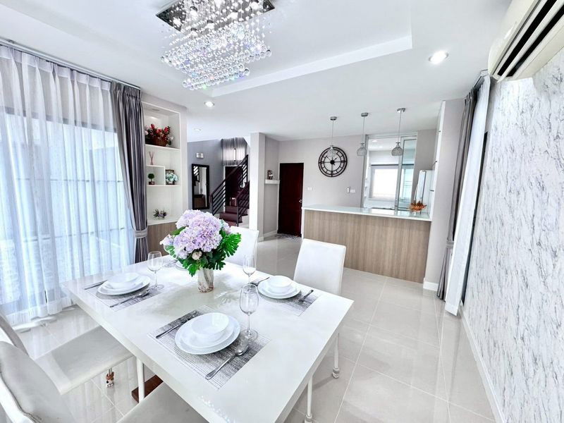 picture For Sale The Complete Sriracha - 14/21