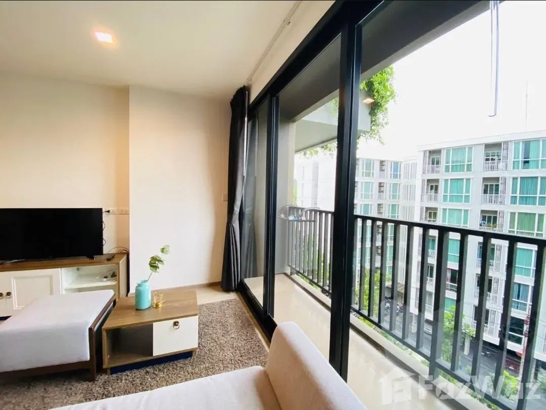 picture a low-rise condominium in Phuket towns heart. 5746005 - 8/15