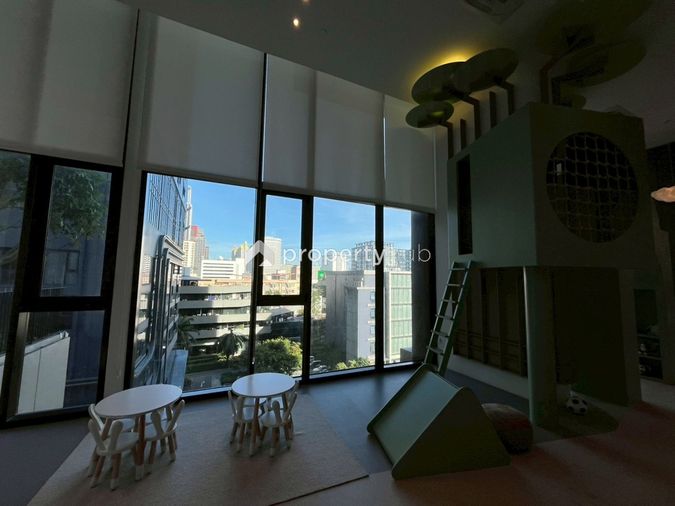 Nue District R9 Rama 9
