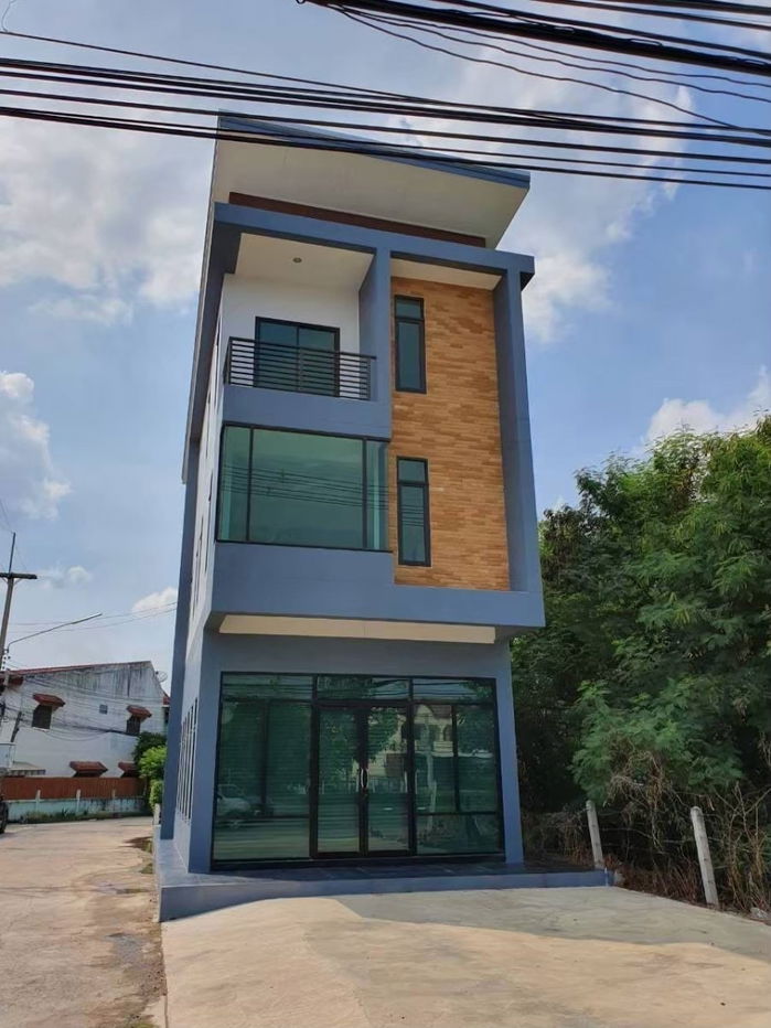 picture New 3-Storey Commercial Building for Sale – Prime Location on Phahonyothin Main Road, Lopburi - 1/13
