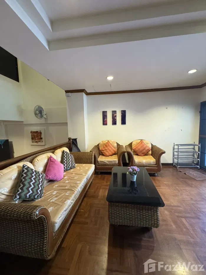 รูป ทาวน์เฮ้าส์ให้เช่า 4 ห้องนอน ในโครงการ บ้านไทย วิลล่า 5341421 - รูปที่ 2/67