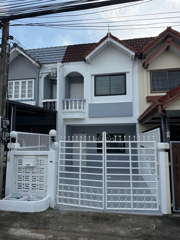 รูป S804 [ขาย] ทาวน์เฮาส์ รามคำแหง 142 🚆 MRT สถานีสัมมากร 💰 ราคาขายเพียง 2.79 ลบ. - รูปที่ 1/13