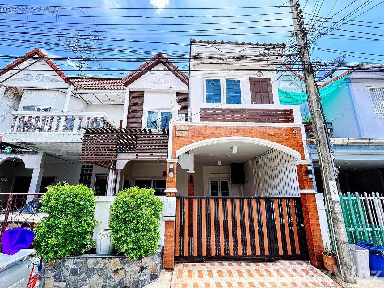 picture 5 Bedroom Townhouse for sale in Chorakhe Bua, Bangkok  5799479 - 1/10
