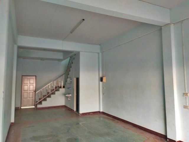 picture FOR SALE  COMMERCIAL BUILDING PROPERTY  900000 BAHT. - 4/8