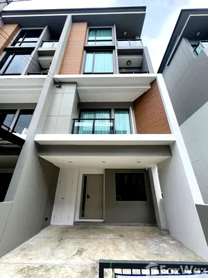 Townhouses for rent Yamjard Vichanusorn School : Townhome for Rent 3.5 Storey 5776081