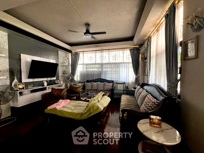 Houses for sale Thonburi Vocational College : 5-BR House near BTS Krung Thon Buri (ID 2421357)