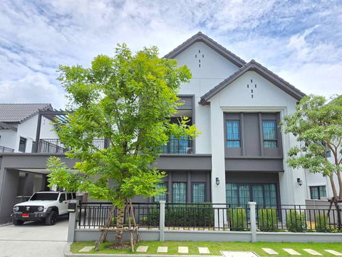 เช่าบ้านหรู 𝐂𝐄𝐍𝐓𝐑𝐎 𝐁𝐀𝐍𝐆𝐍𝐀 เซนโทร บางนา (70.1 ตร.ว.) 4 นอน 5 น้ำ 2 นาทีถึง Mega บางนา