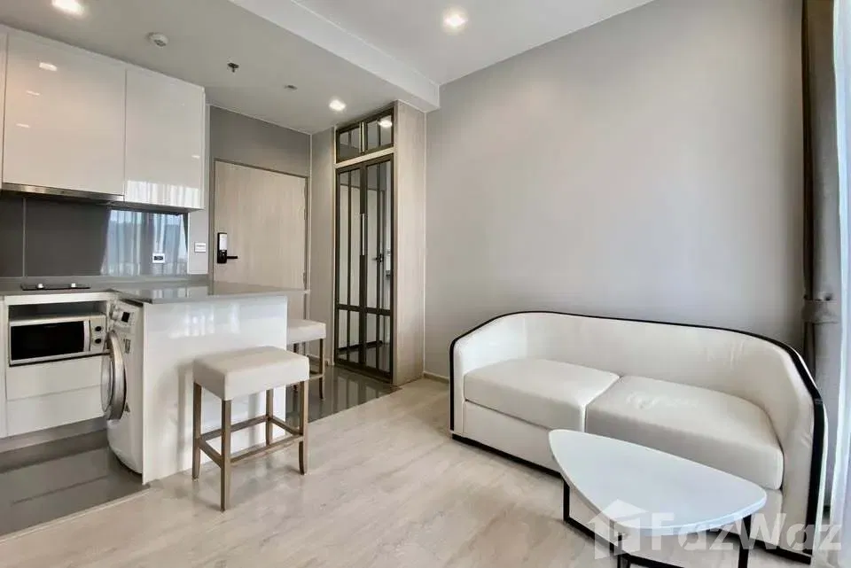 picture M Thonglor 10 5746873 - 7/11