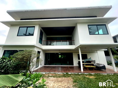 Houses for sale Lat Phrao Road : 🎉🩷 Renovated Corner House with Garden & Redwood Balcony in Ladplakao Location