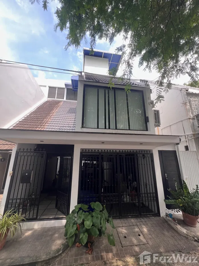 picture 4 Bedroom Townhouse for sale in Khlong Tan Nuea, Bangkok 5863915 - 1/47