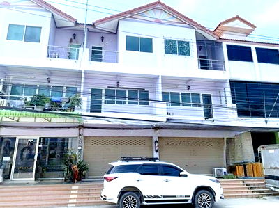 Shophouses for rent Laem Chabang Industrial Estate : near Nong Sadao Intersection on Sukhumvit Road. Big C Do Home Laem Chabang 2 km. Commercial