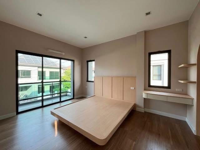 รูป ขายถูกกว่าโครงการ บ้านหรู บางกอก บูเลอวาร์ด พระราม 5 (50.3 ตร.ว.) 4นอน 3 น้ำ - รูปที่ 31/45