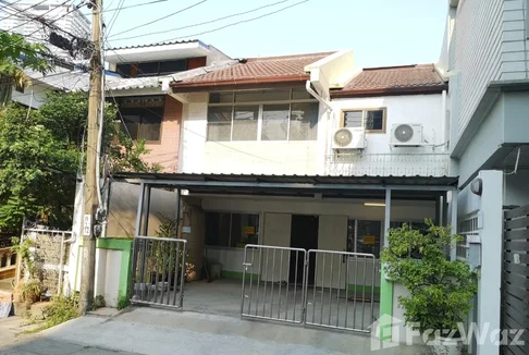 3 Bedroom Townhouse for sale in Khlong Tan, Bangkok  1908449