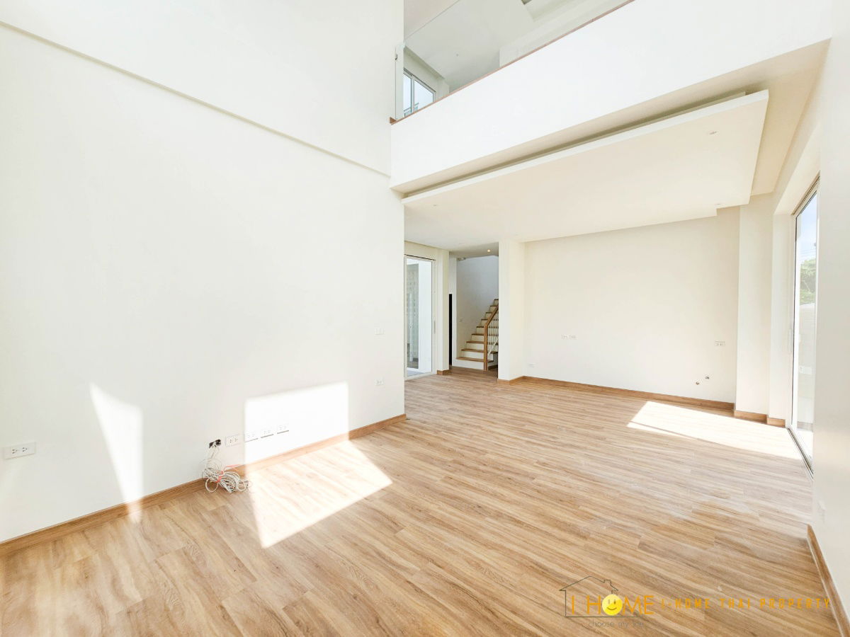 picture Two-story pool villa for sale 4 bedrooms 3 bathrooms and 3 parkings. - 7/31