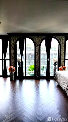 Condos for sale Phloen Chit Road : 1 spacious bedroom condo for rent or sale 5856326