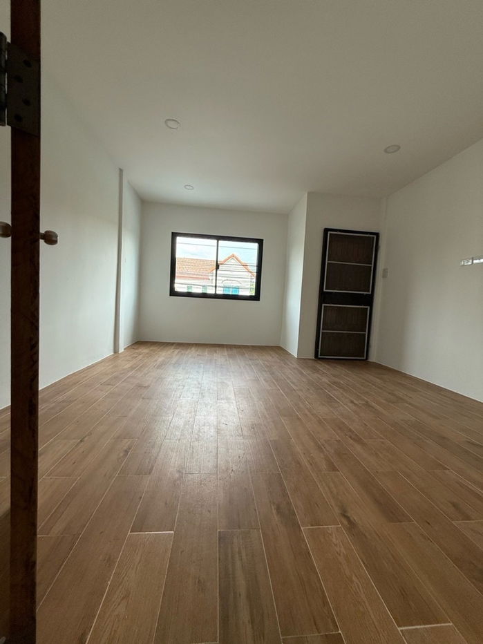 รูป S804 [ขาย] ทาวน์เฮาส์ รามคำแหง 142 🚆 MRT สถานีสัมมากร 💰 ราคาขายเพียง 2.79 ลบ. - รูปที่ 8/13