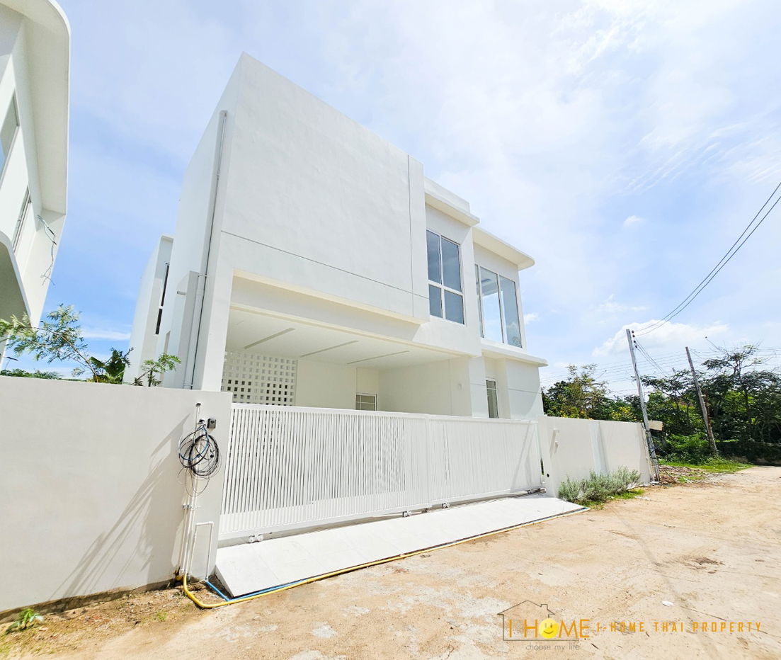 picture Two-story pool villa for sale 4 bedrooms 3 bathrooms and 3 parkings. - 2/31