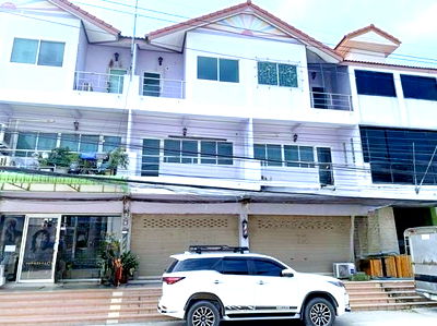 Shophouses for rent Laem Chabang Industrial Estate : near Nong Sadao Intersection on Sukhumvit Road. Big C Do Home Laem Chabang 2 km. Commercial