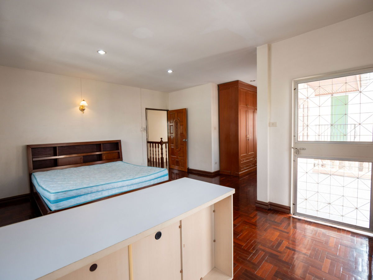 รูป ให้เช่าบ้าน ให้เช่าบ้านเดี่ยว หมู่บ้านพรไพลิน 5 ซอยอ่อนนุช 16 ติดถนนสุขุมวิท 77 ใกล้รถไฟฟ้าBTSอ่อนนุช ขนาด 65 ตรว. พื้นที่ใช้สอย 200 ตรม. - รูปที่ 33/47