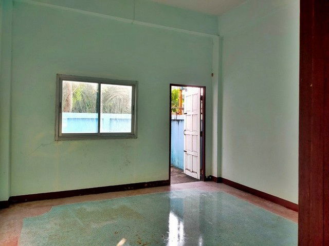 picture FOR SALE  COMMERCIAL BUILDING PROPERTY  900000 BAHT. - 5/8