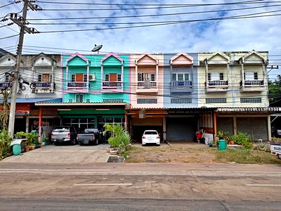 Shophouses for sale Phraya Phakdi Chumphon Monument : FOR SALE  COMMERCIAL BUILDING PROPERTY  1100000 BAHT.
