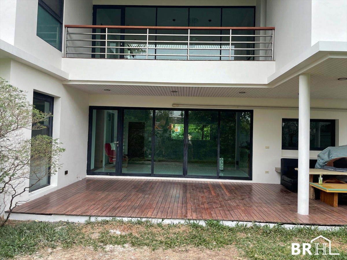 picture 🎉🩷 Renovated Corner House with Garden & Redwood Balcony in Ladplakao Location - 3/8