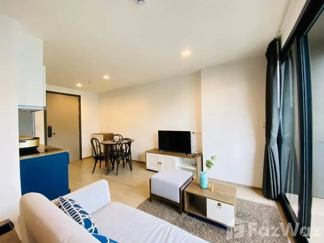 picture a low-rise condominium in Phuket towns heart. 5746005 - 7/15