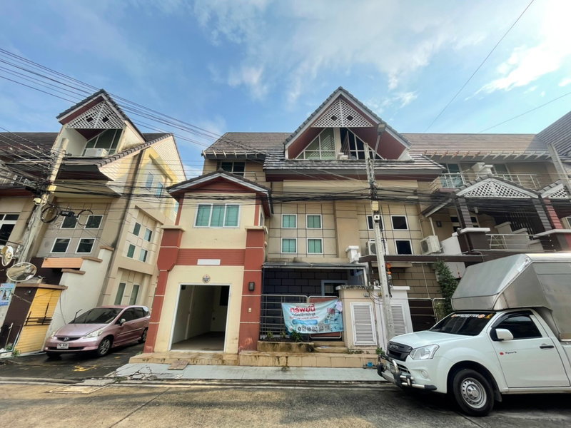ขายทาวน์โฮม : AI 0103 : หมู่บ้านเมอริท เพลส ลาดพร้าว