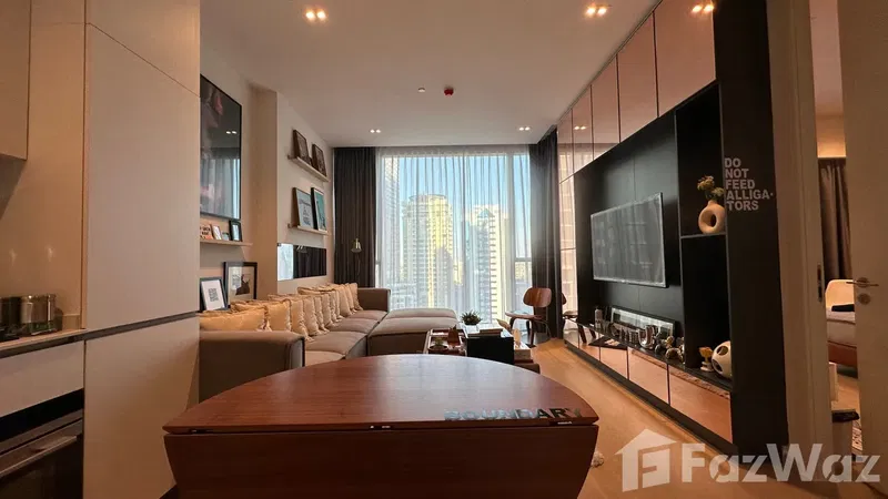 Condos for sale : 1 Bedroom Condo for sale at The Strand Thonglor 5827051