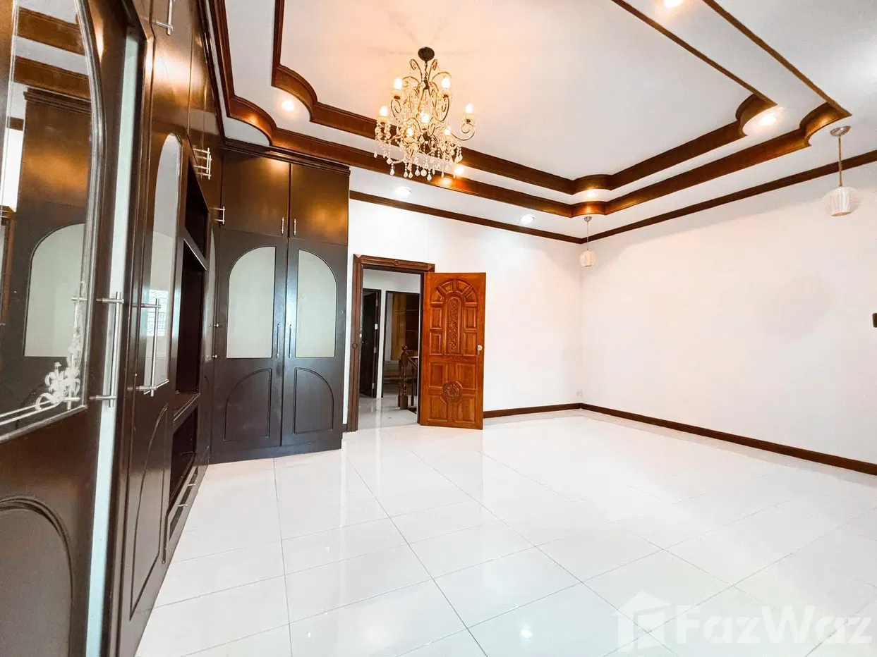 picture 5 Bedroom Townhouse for sale in Chorakhe Bua, Bangkok  5799479 - 6/10