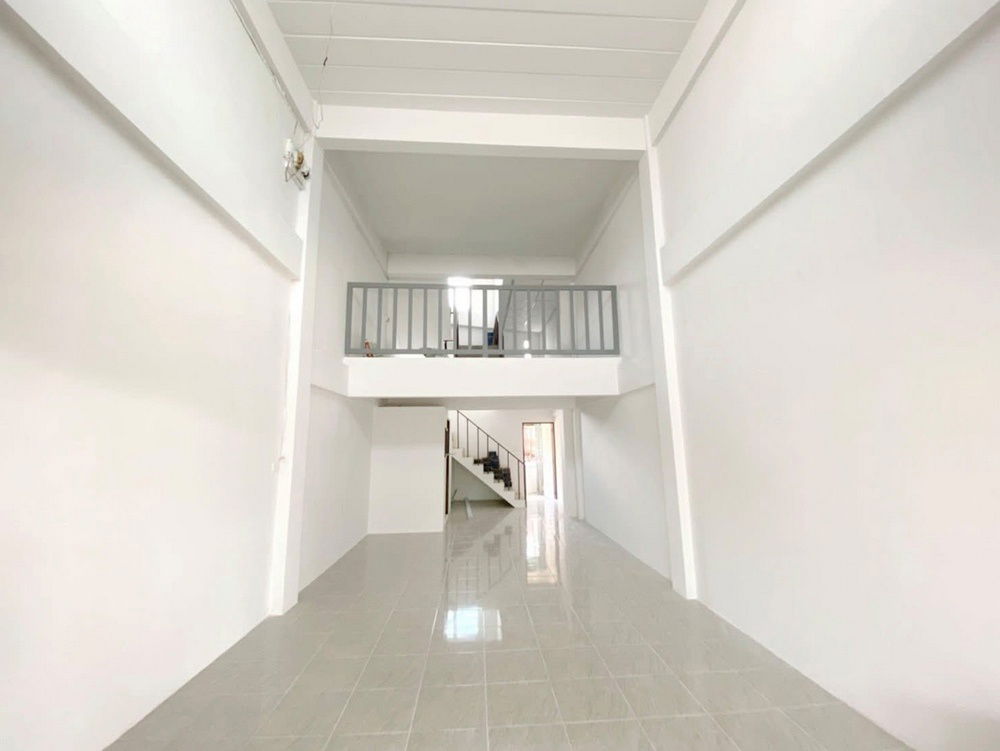 รูป อาคารพาณิชย์ 3 ชั้นครึ่ง ทำเลทอง ท่าสะอ้าน บางปะกง ฉะเชิงเทรา Call : 081-874-7072 - รูปที่ 2/12