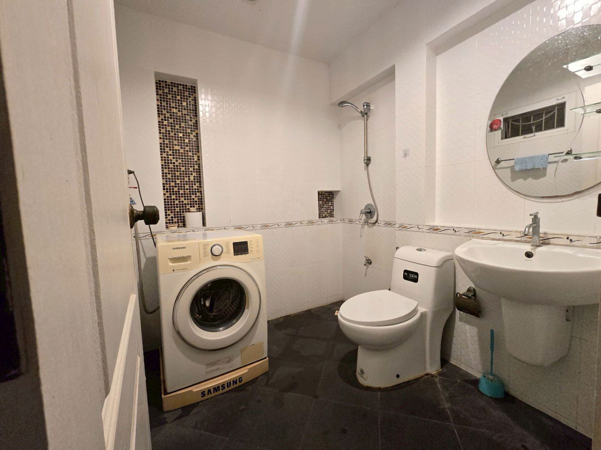 รูป ทาวน์เฮาส์ 3 ชั้นในลาดพร้าว 4 ห้องนอน 5 ห้องน้ำ จอดรถ 2 คัน – 4.5 ล้าน - รูปที่ 12/30