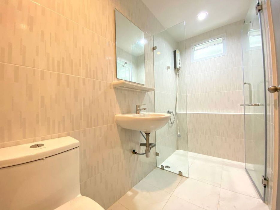 รูป บ้านให้เช่า ที่ : หมู่บ้านภัสสรเพรสทีจลุกซ์ - รูปที่ 8/9