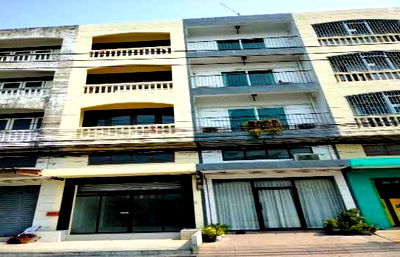 Shophouses for rent Sukhonthasawat Road : Shophouse for rent in Lat Phrao Wang Hin area, Soi 30, suitable for an office, 4 floors, 17 sq m.