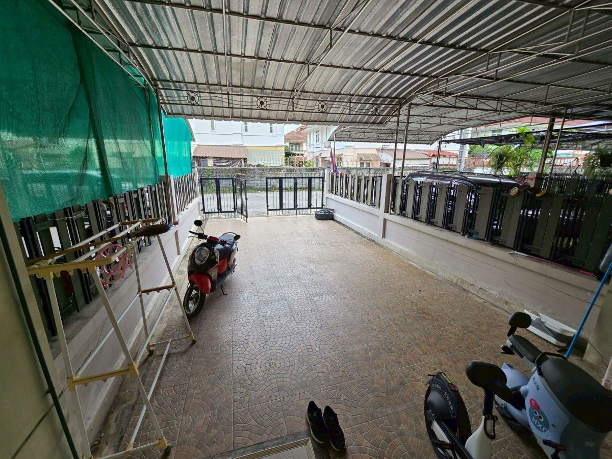 รูป ทาวน์เฮาส์ 3 ชั้นในลาดพร้าว 4 ห้องนอน 5 ห้องน้ำ จอดรถ 2 คัน – 4.5 ล้าน - รูปที่ 3/30